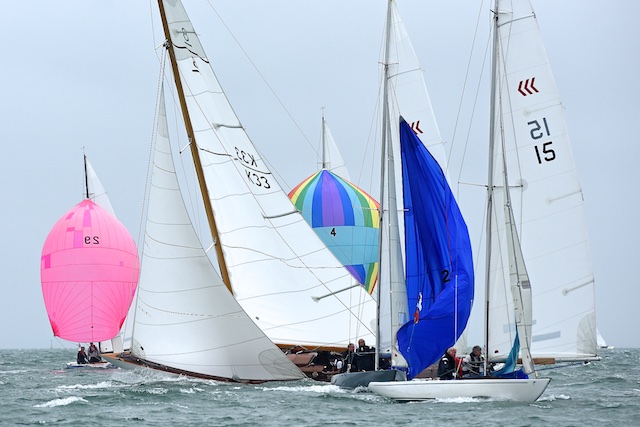 8-metre Helen carves her way through the Daring Fleet  © Rick Tomlinson